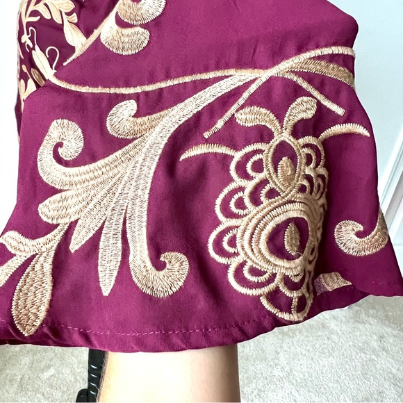 GIMMICKS Embroidered Bell Sleeve Mock Neck Boho Blouse—SZ. XS - Picture 8 of 17